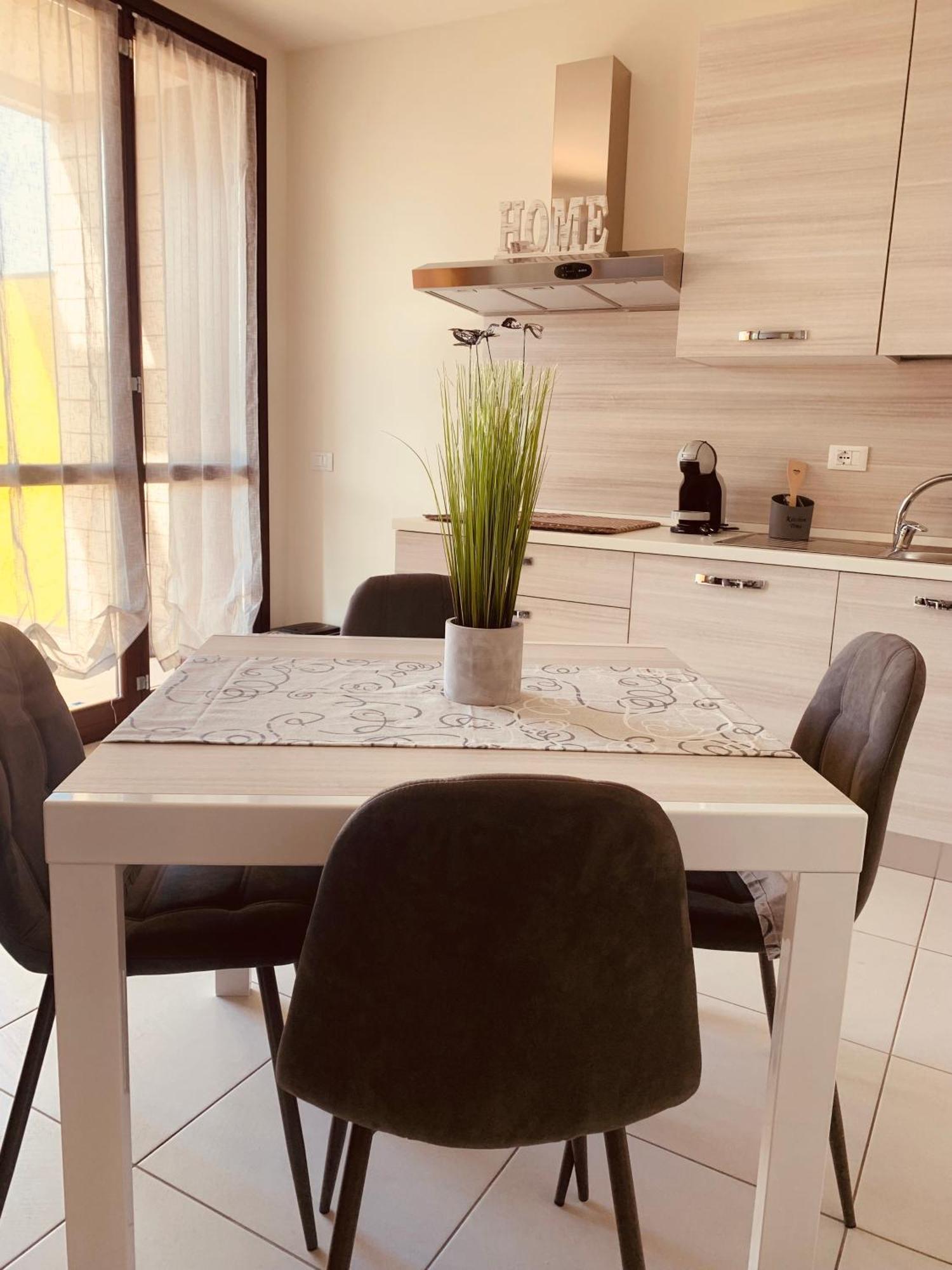 Deny & Carol'S House Apartment Somma Lombardo Bagian luar foto